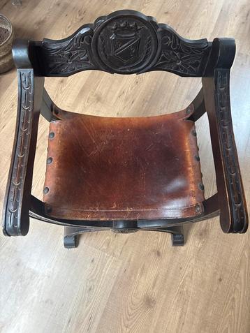 Antieke jamuga Savonarola-stoel met Lederen Zitting beschikbaar voor biedingen