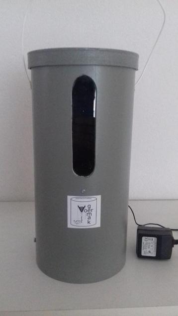 voerautomaat voor de voliere, kippen ,kleine huisdieren beschikbaar voor biedingen