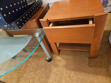 Nachtkastjes en bijzettafels beschikbaar voor biedingen