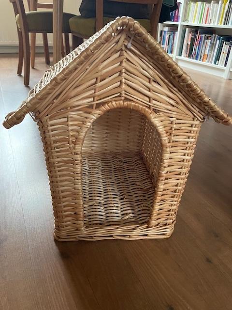 Poezenhuis, Dieren en Toebehoren, Kattenmanden, Zo goed als nieuw, Riet, Ophalen