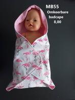Badcape flamingo baby pop. Poppenkleertjes. Opbrengst KiKa., Nieuw, Ophalen of Verzenden, Babypop