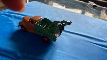 Dinky toys commer beschikbaar voor biedingen