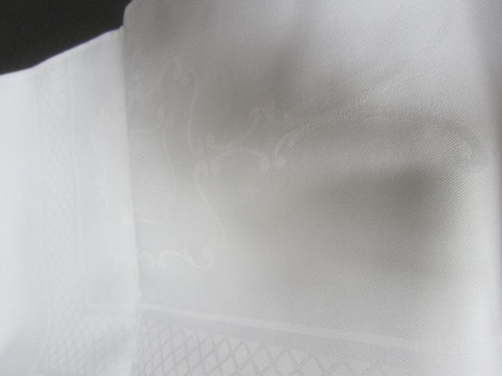 tafelkleed tafellaken wit DAMAST met BAROK RUIT 125 x 130 cm, Huis en Inrichting, Tafelkleden, Zo goed als nieuw, Rechthoek, Binnen