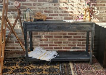 Stoere sidetable met 3 lades brocant beschikbaar voor biedingen