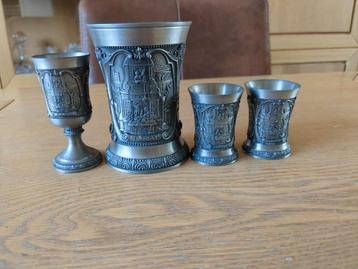 Antieke tin set beschikbaar voor biedingen