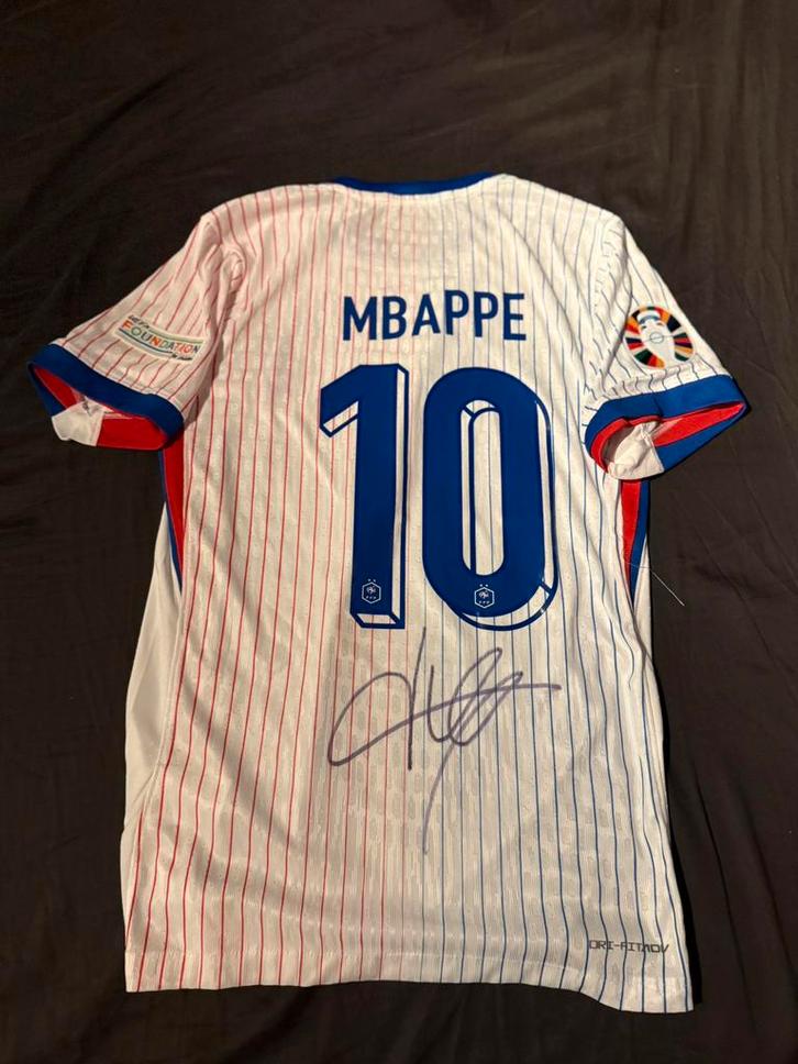 Gesingeerd Mbappé shirt, Verzamelen, Sportartikelen en Voetbal, Nieuw, Shirt, Buitenlandse clubs, Ophalen of Verzenden