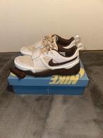 Travis Scott Field Jaxx 42,5, Bruin, Ophalen of Verzenden, Nike x Travis Scott, Sneakers of Gympen