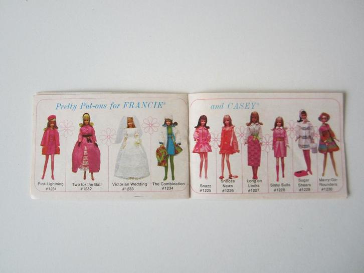Vintage Barbie booklets, Verzamelen, Poppen, Zo goed als nieuw, Kleertjes, Ophalen of Verzenden