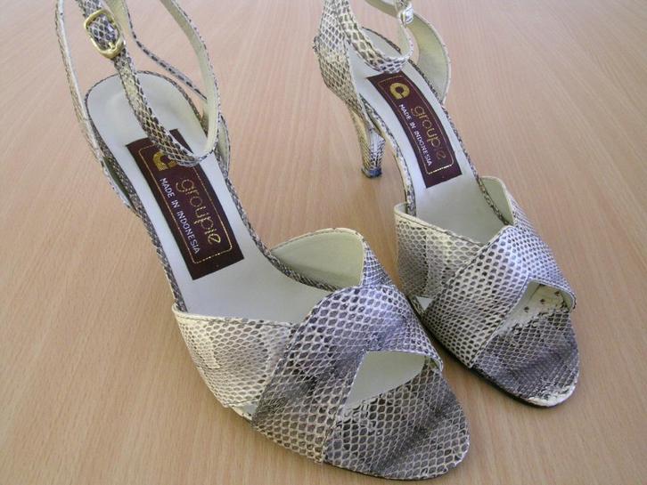 Groupie Shoes slangenleer sandaal met naaldhak mt 37, Kleding | Dames, Schoenen, Zo goed als nieuw, Sandalen of Muiltjes, Beige