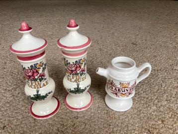 Mooi setje servies beschikbaar voor biedingen