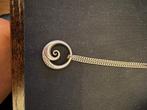 Prachtige handgemaakte hanger – Koru design uit Nieuw-Zeelan, Overige voorstellingen, Ophalen of Verzenden, Zo goed als nieuw