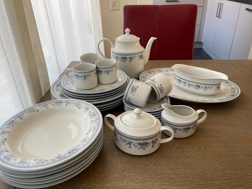 Te koop vintage servies 4-delig, Huis en Inrichting, Keuken | Servies, Gebruikt, Compleet servies, Overige stijlen, Porselein
