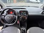 Toyota Aygo 1.0 VVT-i x-joy Zwart Nap 5DRS Carplay Airco, Voorwielaandrijving, Gebruikt, Euro 6, 4 stoelen