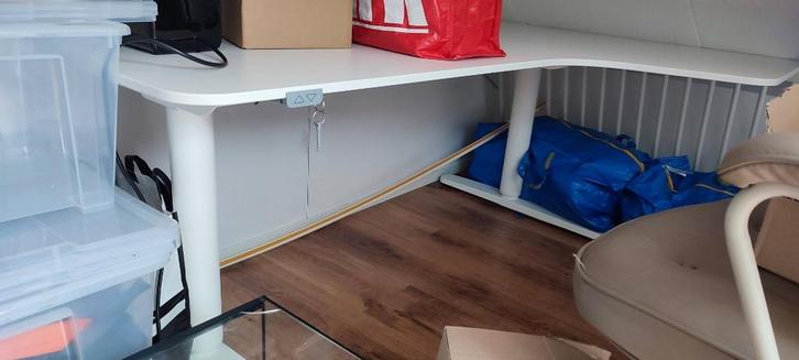 Bekant ikea hoek bureau electrisch verstelbaar 160x110, Huis en Inrichting, Bureaus, Zo goed als nieuw, Bureau, Elektrisch, In hoogte verstelbaar