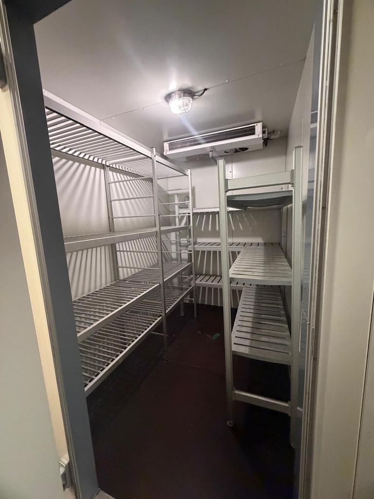 Inloopkoelkast met stellingen softijsmachine bakwand sluch, Ophalen of Verzenden, Gebruikt, Koelen en Vriezen