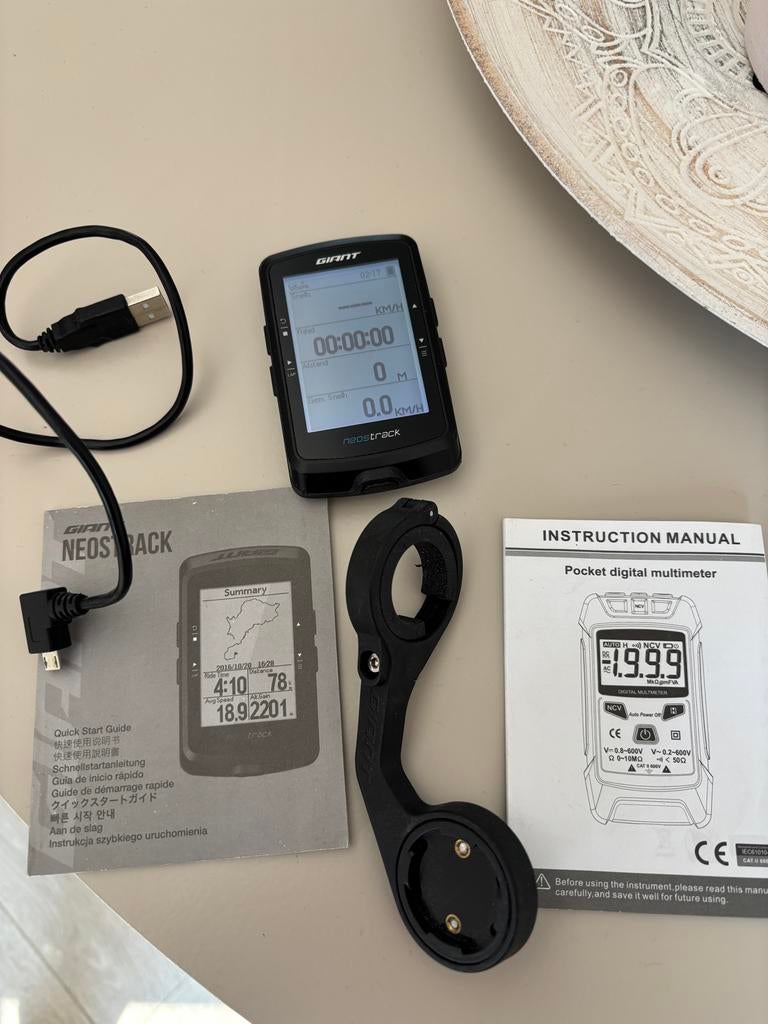 Giant Neostrack fietscomputer met houder, Fietsen en Brommers, Fietsaccessoires | Fietscomputers, Ophalen, GPS, Gebruikt