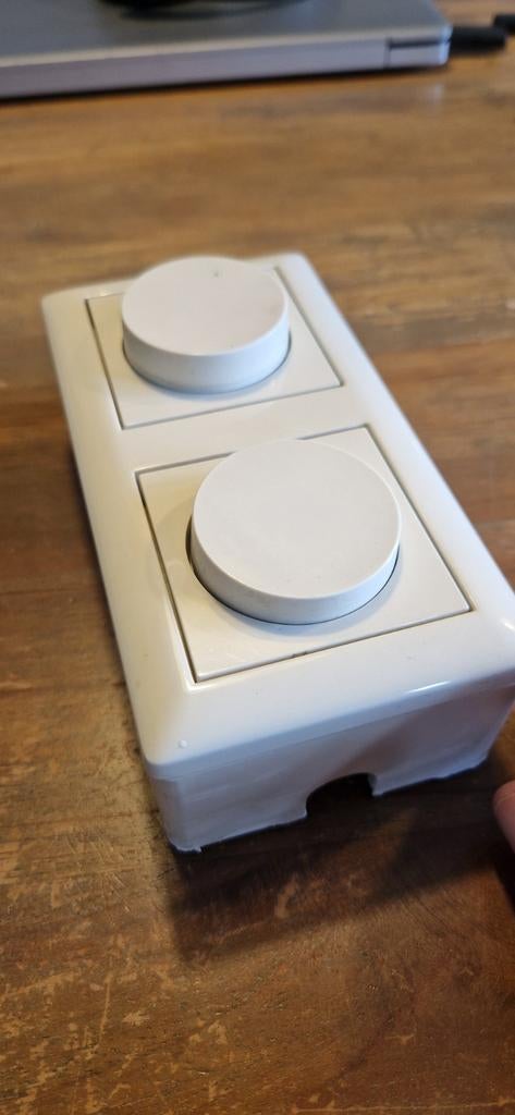 Opbouwdoos met 2 dimmers (LED & Halogeen/Gloeilamp), Ophalen, Gebruikt, Schakelaar