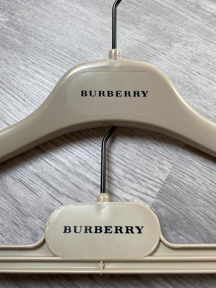 Kinderkleding hangers van Burberry, Kinderen en Baby's, Kinderkleding | Overige, Zo goed als nieuw, Jongen of Meisje, Ophalen of Verzenden