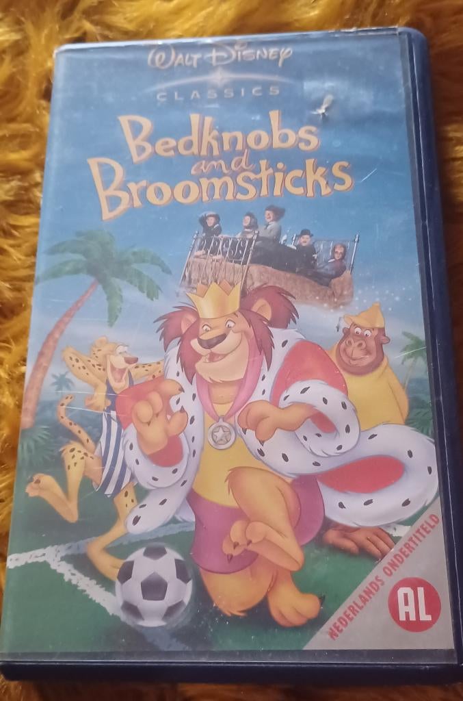 Vhs vintage bedknobs and broomsticks, Ophalen of Verzenden, Beeldje of Figuurtje
