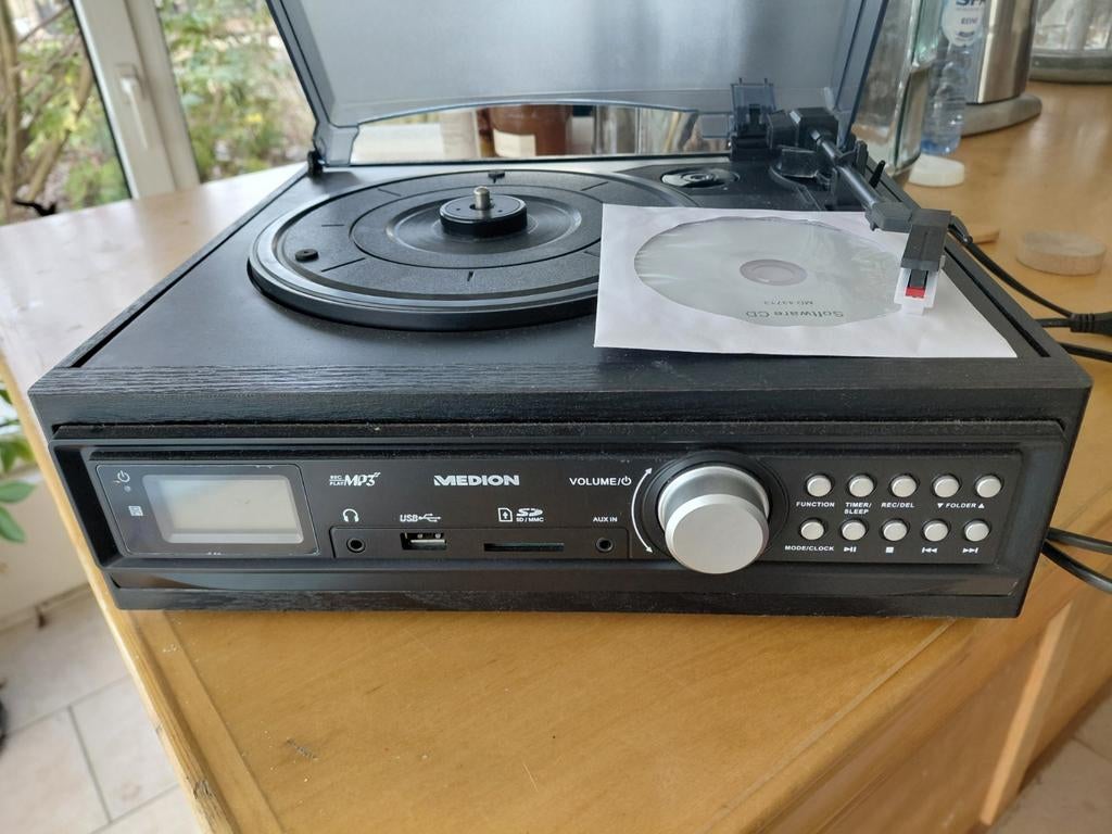 Medion Draaitafel met USB en SD-kaart aansluiting, Audio, Tv en Foto, Platenspelers, Zo goed als nieuw, USB-aansluiting, Platenspeler