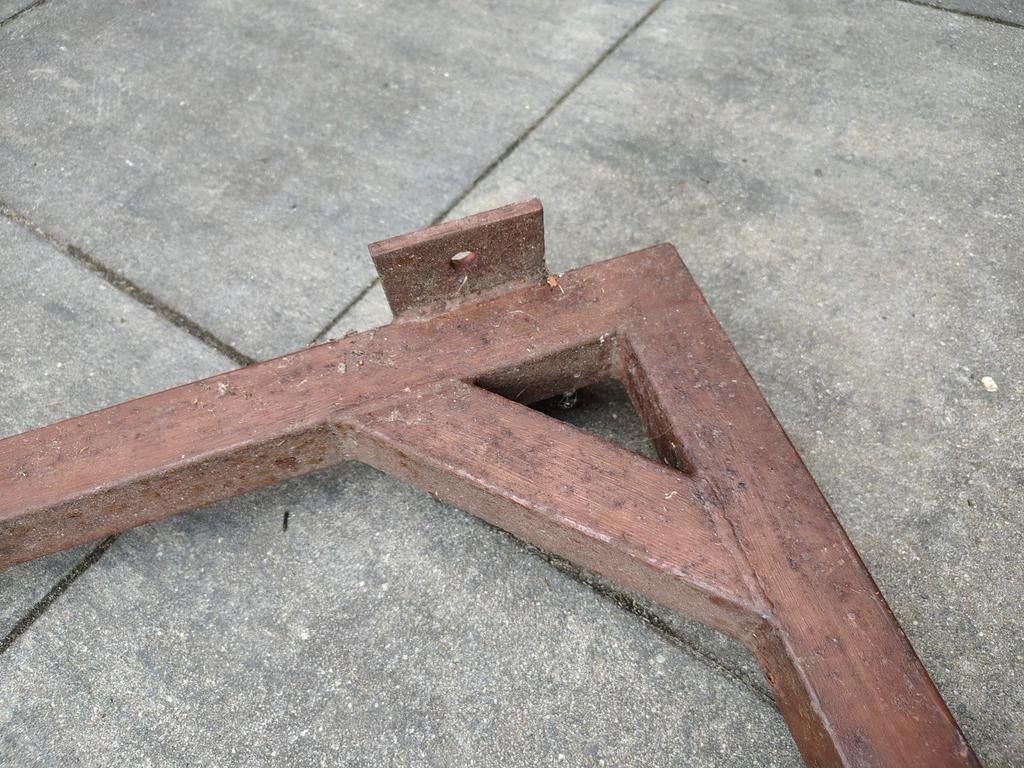 Stevige metalen schommelsteun voor muurbevestiging, Ophalen of Verzenden, Gebruikt, Schommel, Aanbouwonderdeel