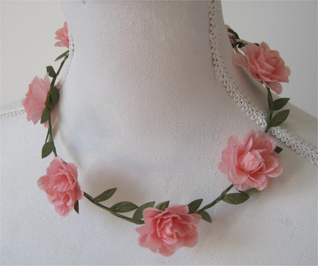 Brocante krans met roze (stoffen) bloemen en lange linten, Antiek en Kunst, Ophalen of Verzenden