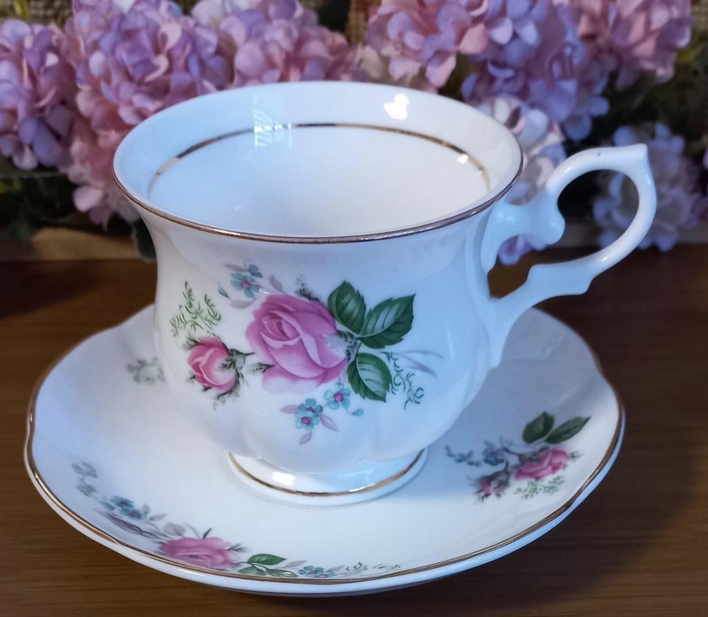 Brocant Engels kopje met schotel,roze roos,Londen Collection, Ophalen of Verzenden
