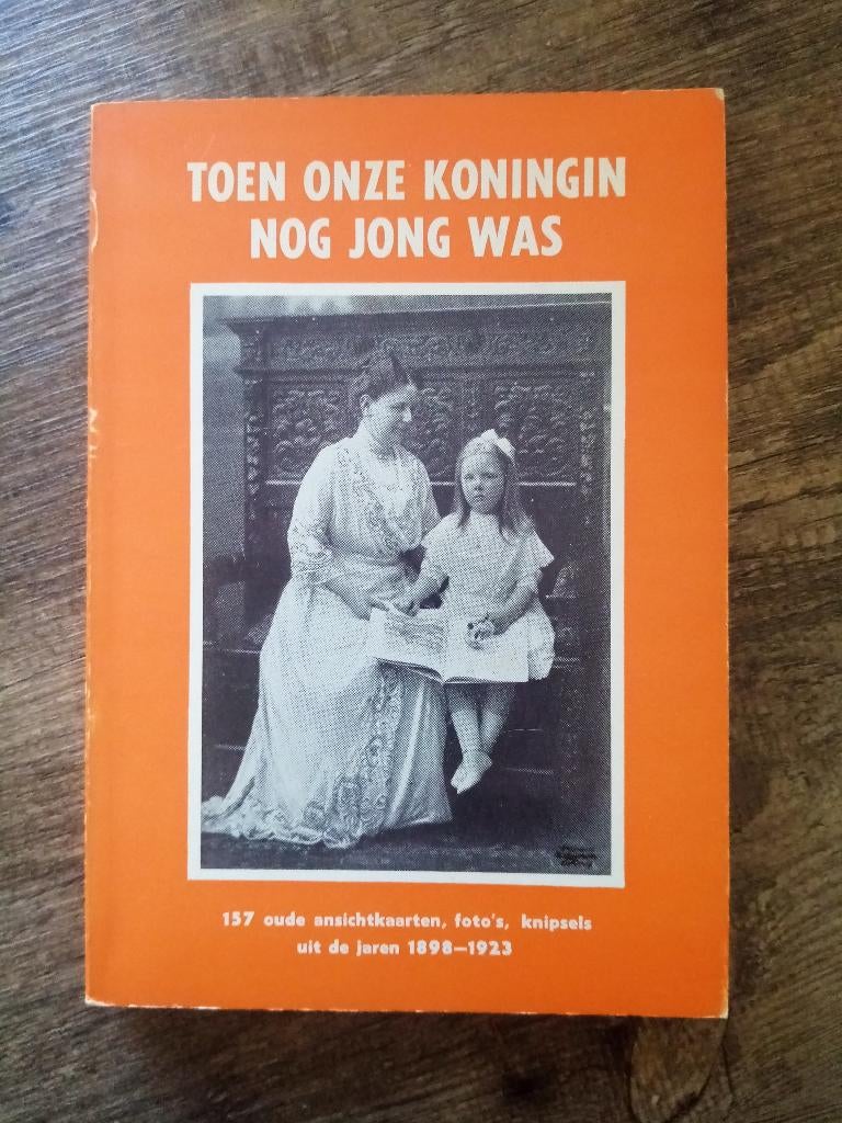 Toe onze koningin nog jong was, Boeken, Ophalen of Verzenden, Zo goed als nieuw