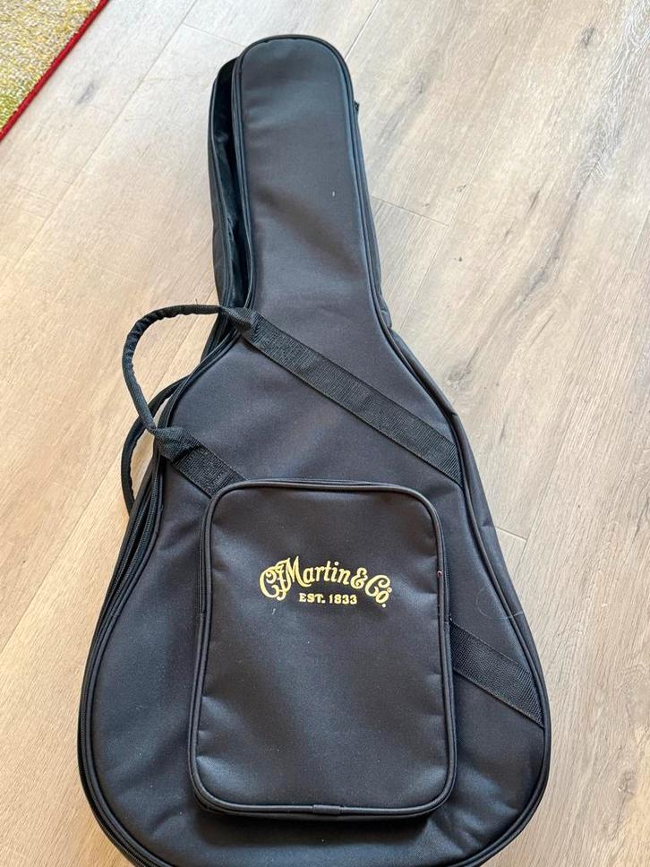 Martin gitaar met originele gigbag en standaard, Muziek en Instrumenten, Snaarinstrumenten | Gitaren | Akoestisch, Zo goed als nieuw