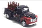 Mooie auto van metaal met een kratje Coca Cola, Verzamelen, Poppenhuizen en Toebehoren, Ophalen of Verzenden, Zo goed als nieuw