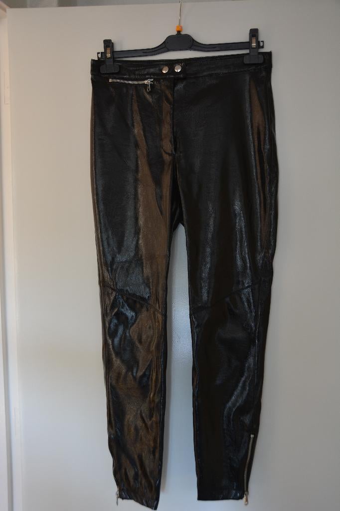 lakbroek BERSHKA, Verzenden, Zwart, Maat 42/44 (L), Nieuw