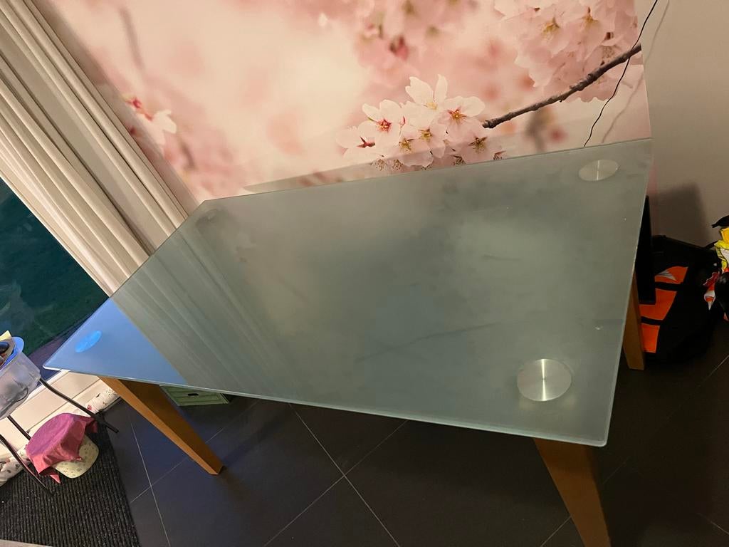 Stijlvolle Glazen Eetkamertafel met Houten Poten, Huis en Inrichting, Tafels | Eettafels, Ophalen, Gebruikt, 100 tot 150 cm, 50 tot 100 cm