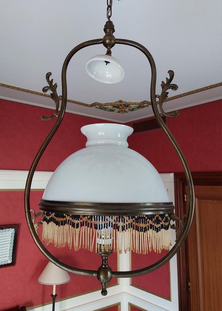 Antieke hanglamp met glazen kap, Ophalen