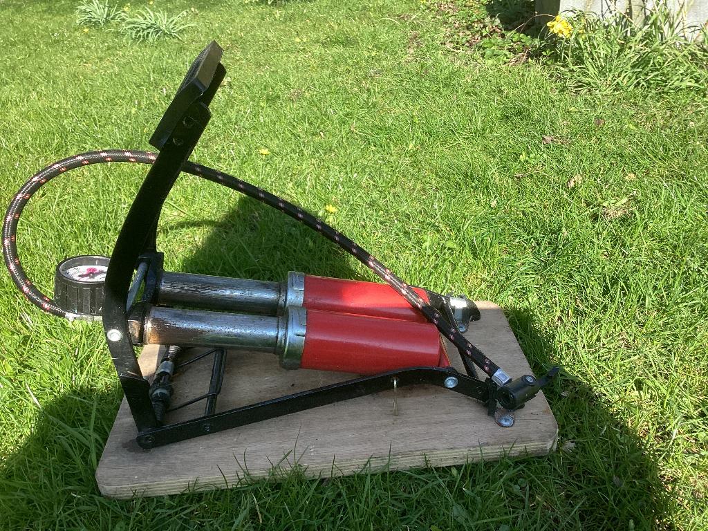 Fietspomp, Fietsen en Brommers, Ophalen, Drukmeter, Zo goed als nieuw