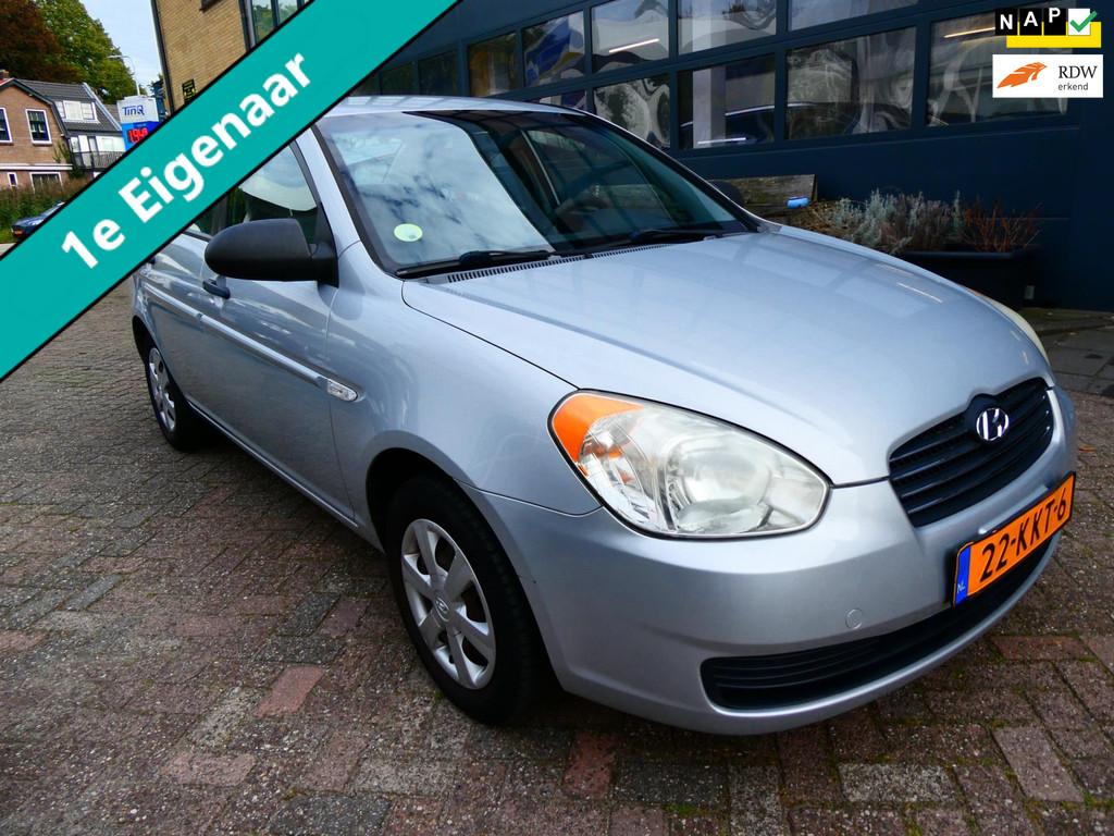 Hyundai Accent 1.4i Dynamic 97pk Sedan Airco Trekhaak 1100kg, Voorwielaandrijving, 4 cilinders, Origineel Nederlands, Handgeschakeld