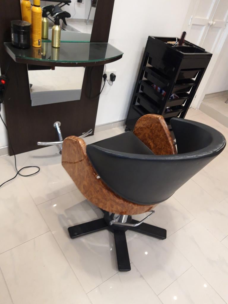 3 kappersstoel, Ophalen, Zo goed als nieuw, Zwart, Drie