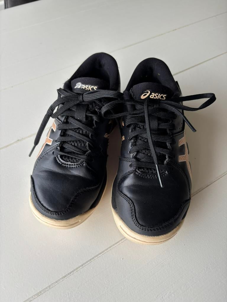 Asics 32,5 - kunstgras, Ophalen of Verzenden, Zo goed als nieuw, Jongen of Meisje, Sportschoenen