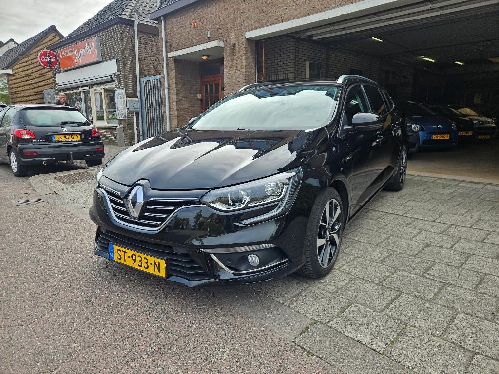 Renault Mégane 1.3 Estate TCe Bose 140pk 2018 Zwart, Auto's, Voorwielaandrijving, 4 cilinders, Leder en Stof, Zwart