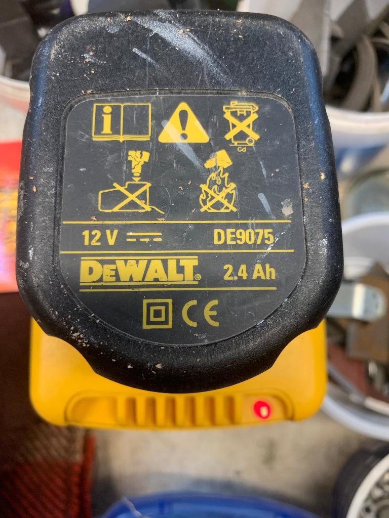 DeWalt DE9116 acculader 7,2-18V met 3 NiCd accu's (defect), Ophalen, Gebruikt, Minder dan 400 watt, Boor- en Schroefmachine