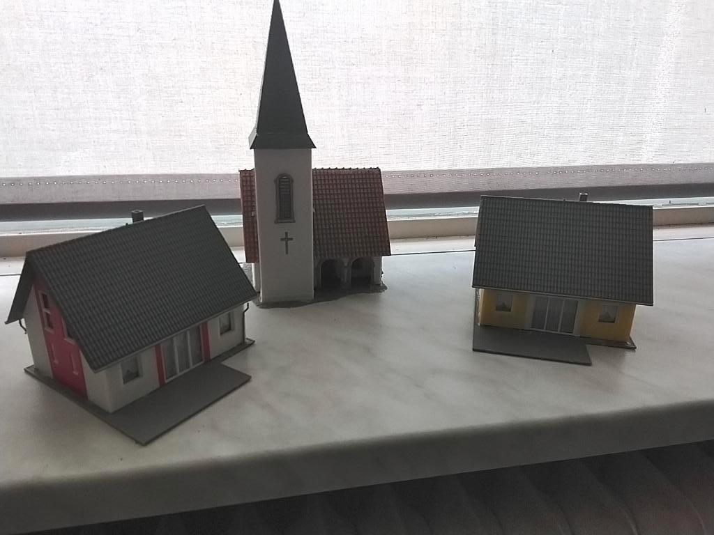 Modelhuisjes Faller 2 huizen met kerk, Overige merken, Gebruikt, Gelijkstroom of Wisselstroom, Brug, Tunnel of Gebouw