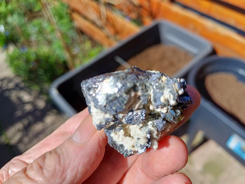 D47-07 Galeniet Calciet UV Septemvre mine Madan Bulgarije, Ophalen of Verzenden, Mineraal