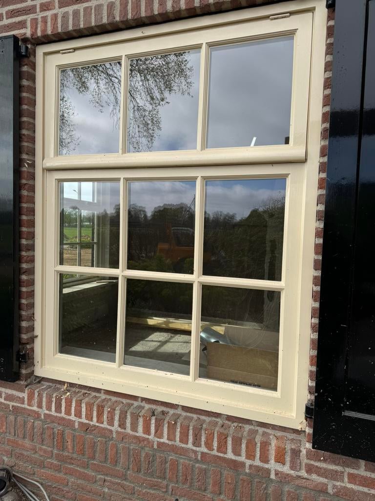 Kozijn mooi compleet met roeden, Doe-het-zelf en Verbouw, Kozijnen en Schuifpuien, Raamkozijn, Zo goed als nieuw, Hout, Ophalen