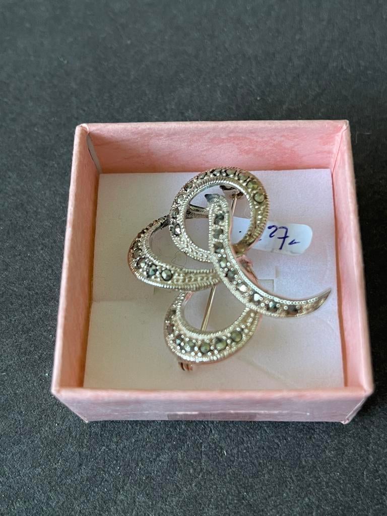 Nieuw broche met Marcasieten, Ophalen of Verzenden, Zo goed als nieuw, Overige materialen