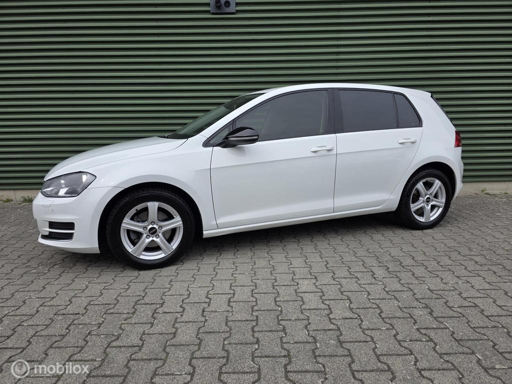 Volkswagen Golf 1.2 TSI|Airco|Trekhaak|Nieuwe Apk|, Voorwielaandrijving, Euro 5, Gebruikt, Zwart