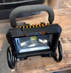 Worx WX026.9 LED bouwlamp op voet, kantelbaar (zonder accu), Minder dan 50 watt, Met statief, Ophalen of Verzenden, Zo goed als nieuw