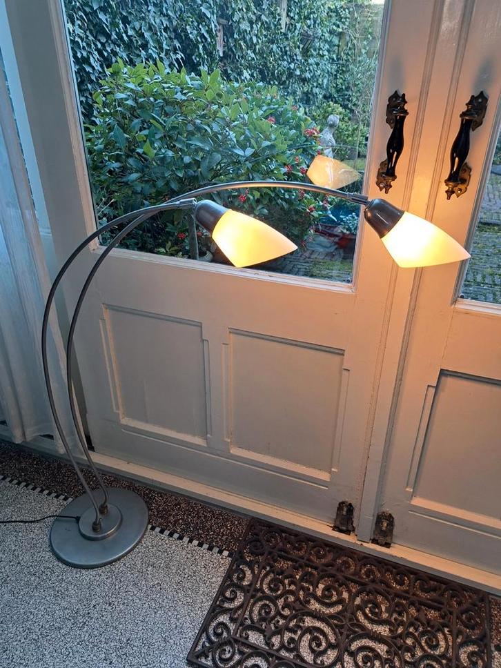 Moderne staande lamp met glazen kelken - Zilverkleurig, Huis en Inrichting, Lampen | Vloerlampen, Gebruikt, 150 tot 200 cm, Glas