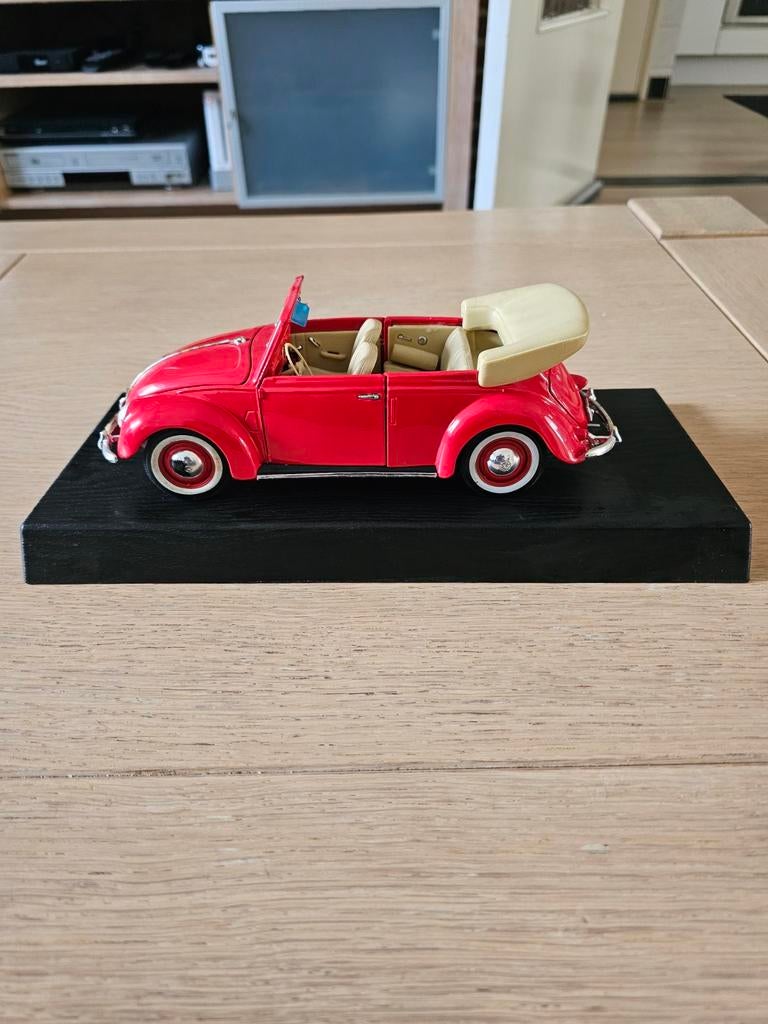 TE KOOP MOOIE MAISTO VOLKSWAGEN CABRIOLET SCHAAL1:18, Hobby en Vrije tijd, Modelauto's | 1:18, Ophalen of Verzenden, Zo goed als nieuw
