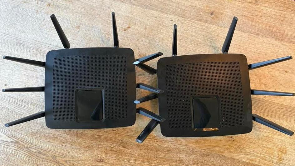 2x Linksys EA9500 V2 Wifi routers - Krachtige Tri-Band, Ophalen of Verzenden, Gebruikt, Router