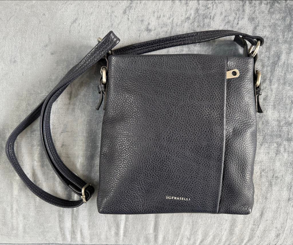 GiGi Fratelli damestas donker grijsblauw leer, Sieraden, Tassen en Uiterlijk, Ophalen, Gebruikt, Blauw, Schoudertasje