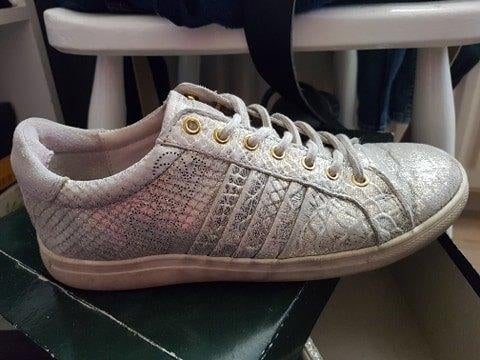 sneakers / schoen maat 38 merk est 18/42 leer, Kleding | Dames, Schoenen, Beige, Ophalen of Verzenden, Sneakers of Gympen, Zo goed als nieuw